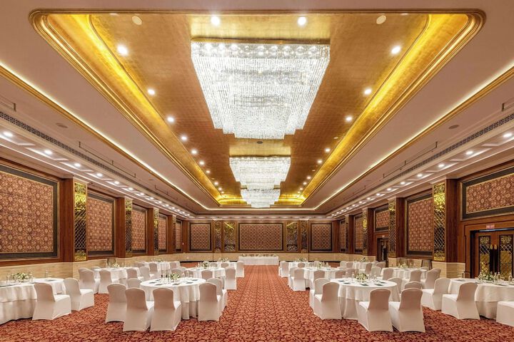 Ballroom/Hall 91 of 124