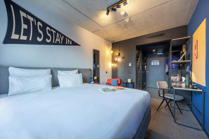 Room 68 of 146