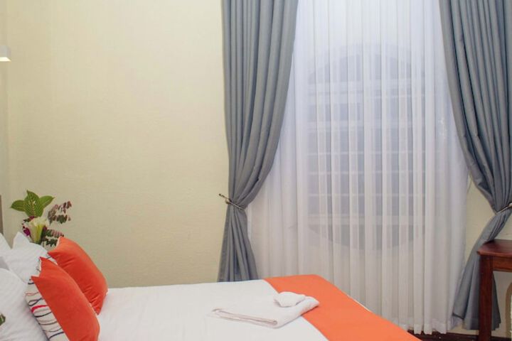 Room 4 of 18