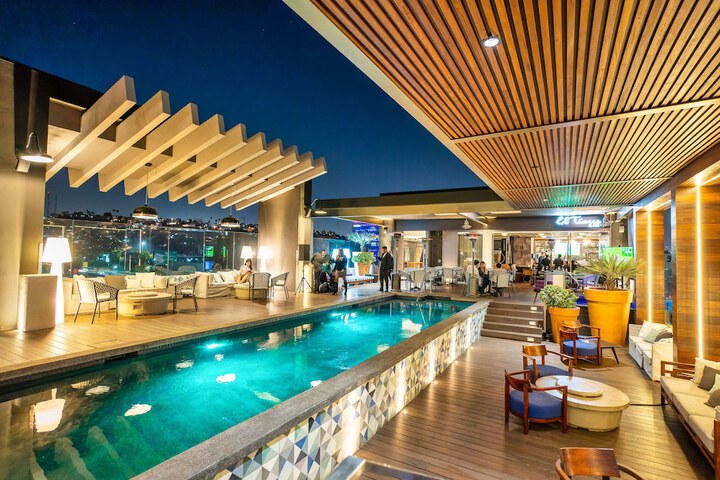 Pool Hotel