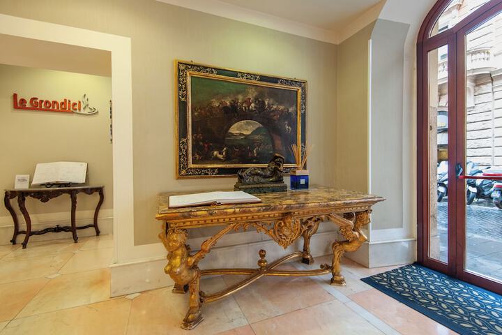 Entrance & Lobby