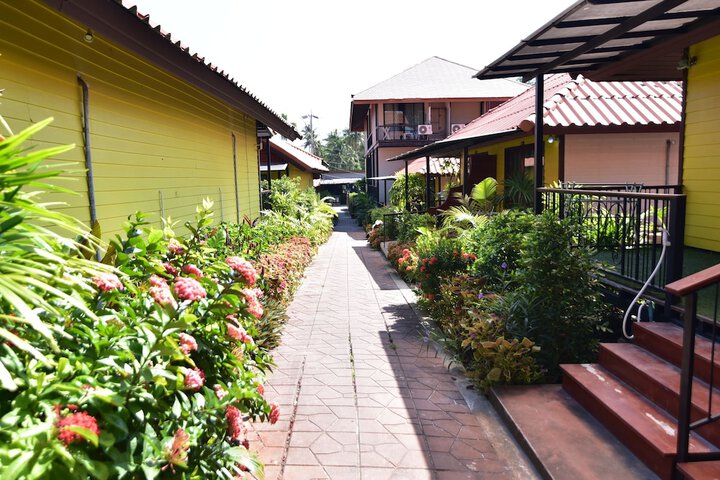 Hotel Exterior 85 of 92
