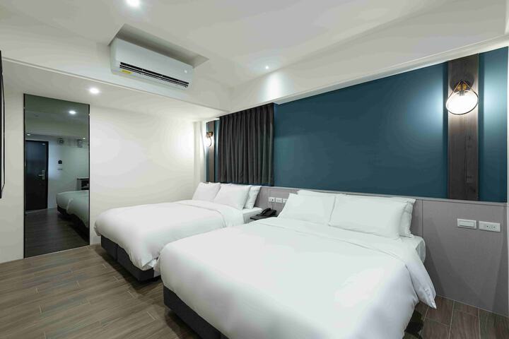 Room 9 of 68