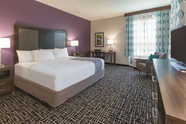 1 King Bed (12 of 22)
