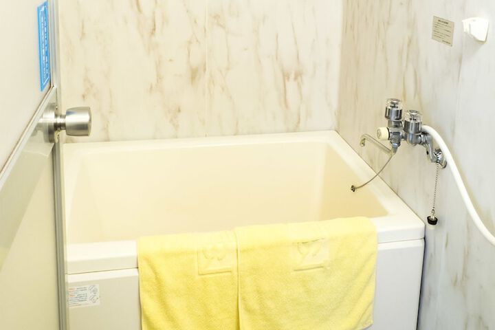 Deep soaking bathtub