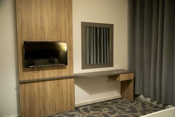 Room 9 of 14