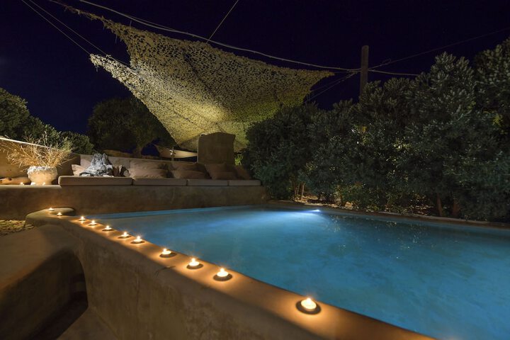Pool 19 of 33
