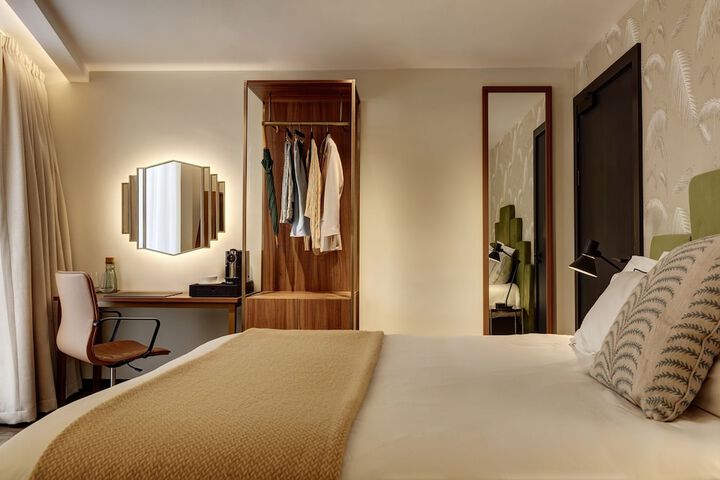 Room 7 of 27