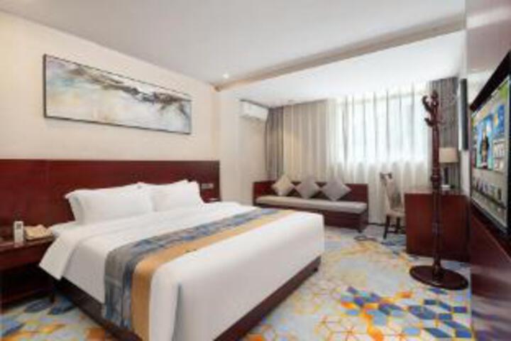 Room 8 of 9