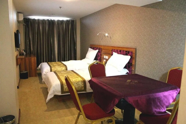 Room 4 of 12
