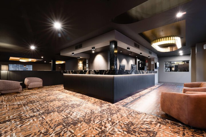 Entrance & Lobby