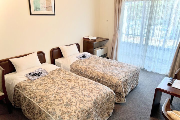 Room 18 of 178