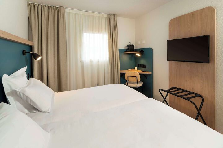 Room 10 of 26