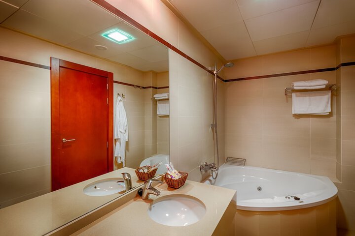 Room 5 of 13