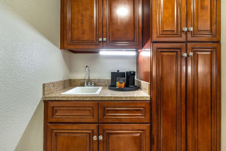 2 Double Beds Microwave and Refrigerator WiFi Full Breakfast (5 of 13)