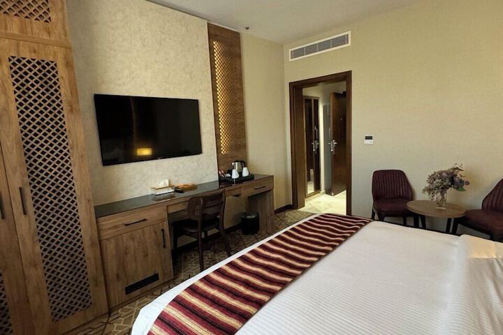 Room 4 of 20