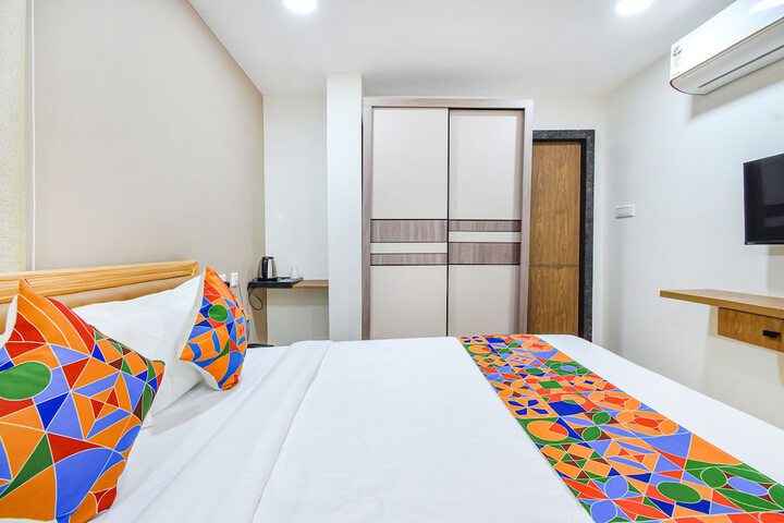 Room 10 of 30