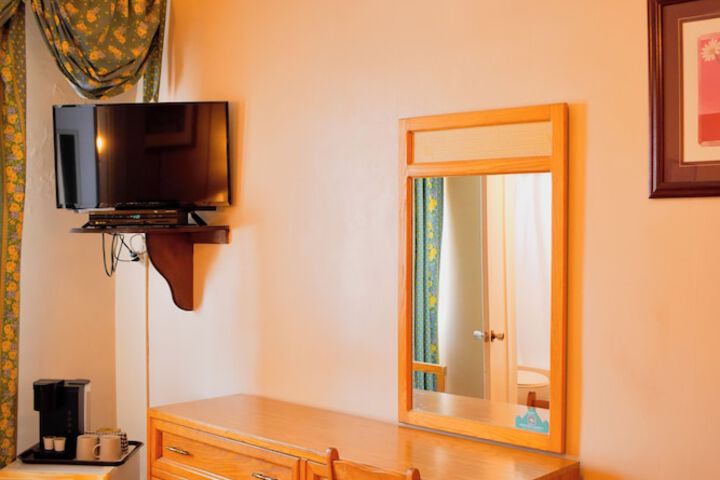 Room 42 of 125