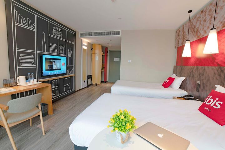 Room 16 of 37