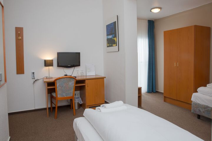 Room 12 of 42