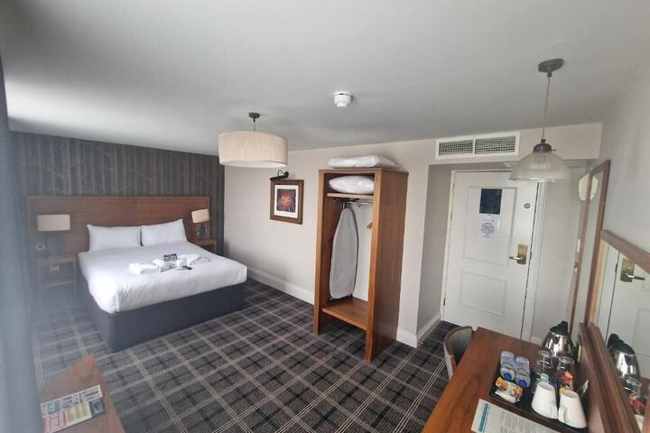 Room 8 of 36