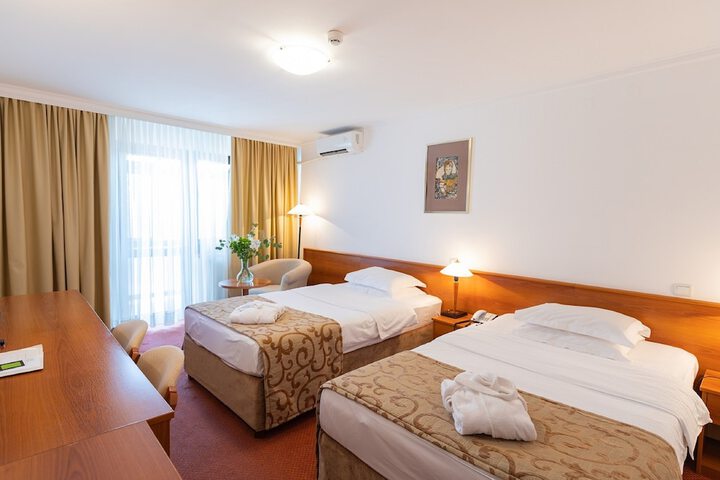 Room 14 of 37