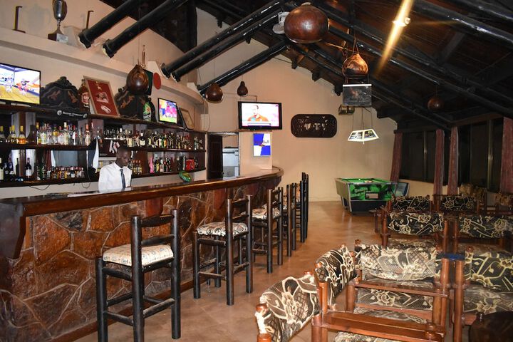 Lounge 37 of 49