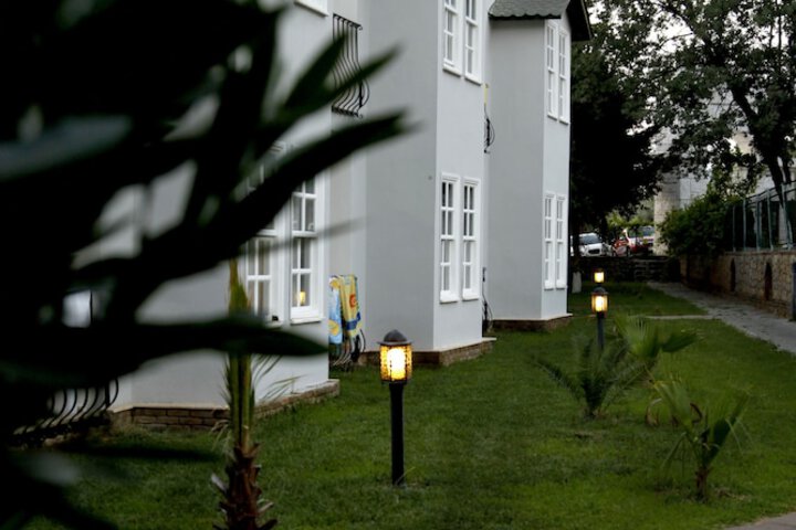 Hotel Exterior 72 of 73