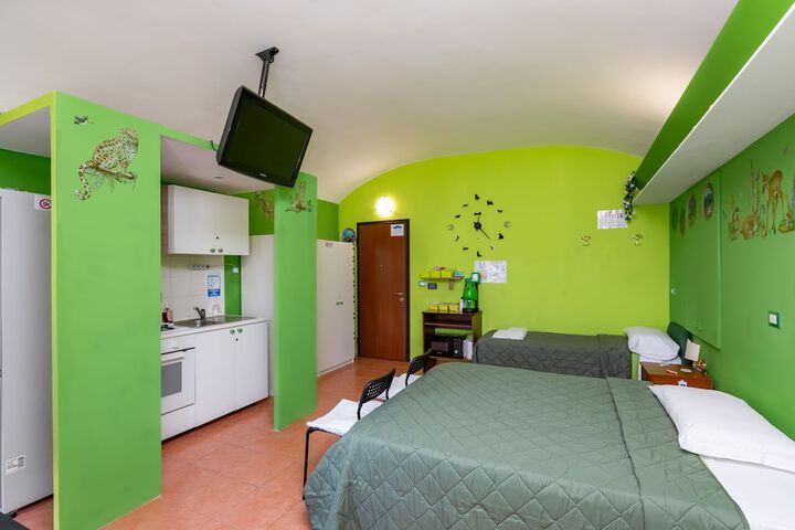 Room 5 of 20