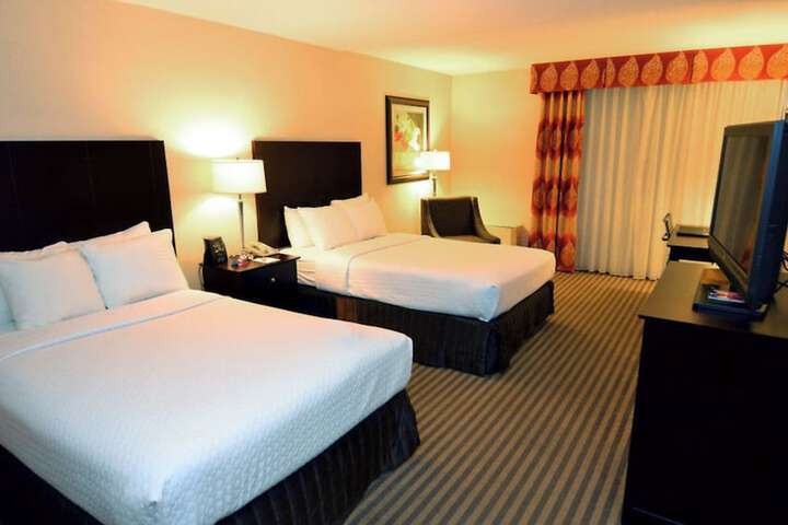 Room 4 of 16