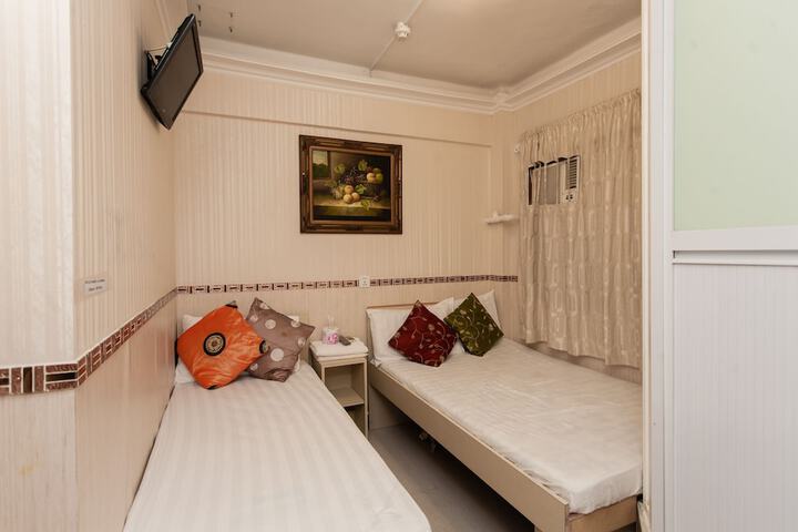 Room 13 of 52