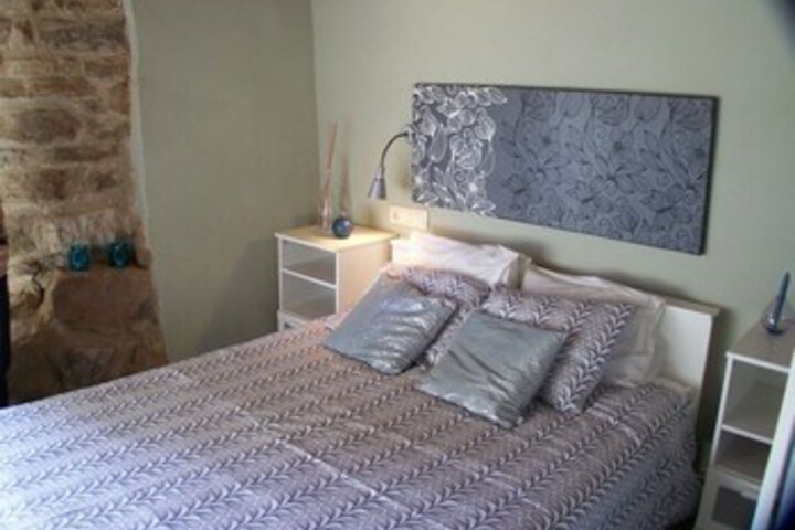 Room 1 of 6