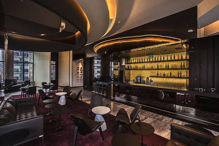 Lounge 58 of 63