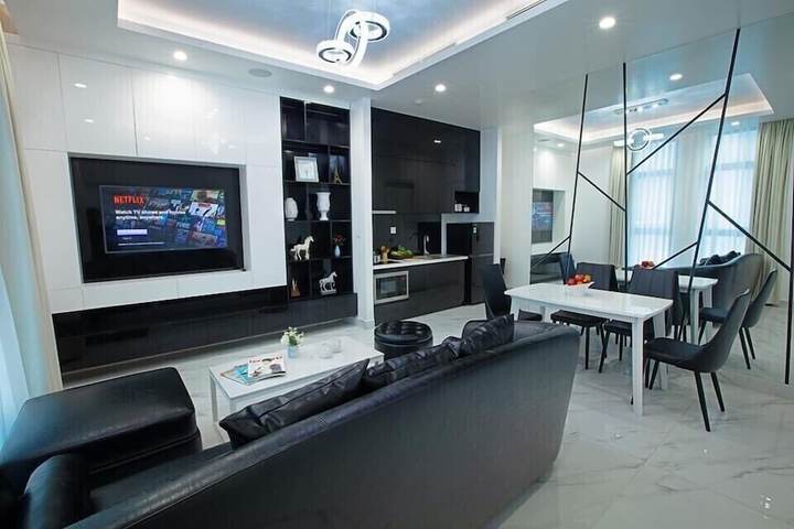 Room 9 of 16