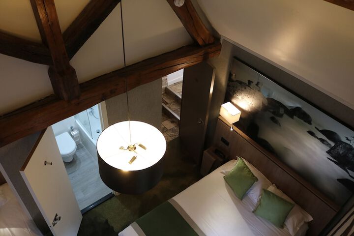 Room 10 of 94