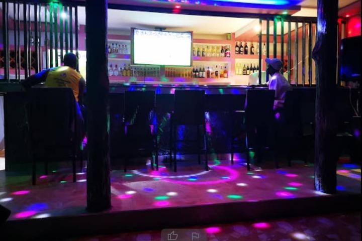 Lounge 16 of 26