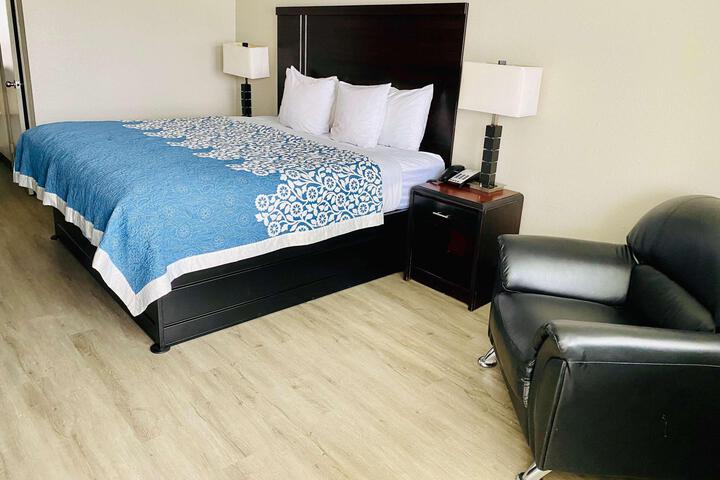 Standard | King Bed (5 of 7)