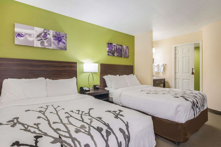 Standard Room, King or Two Doubles (6 of 6)