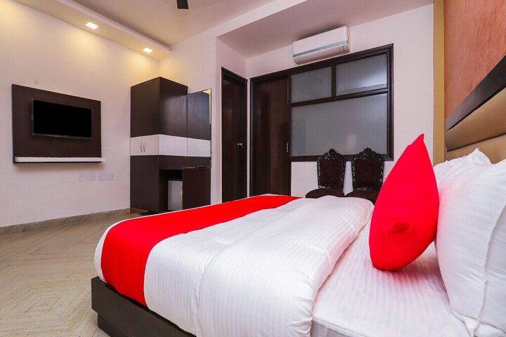 OYO 18607 NIGHTS INN