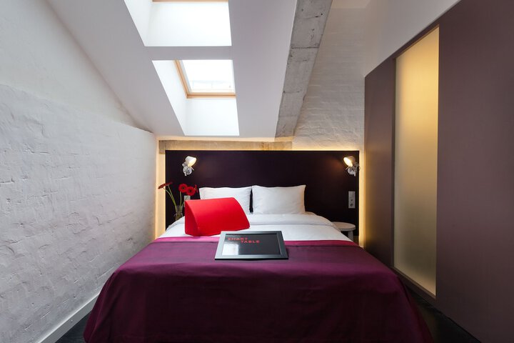 Room 6 of 42