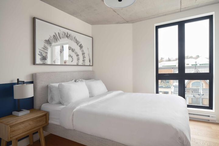 209 2nd Floor Studio Murphy Queen Bed with Balcony (51 of 95)
