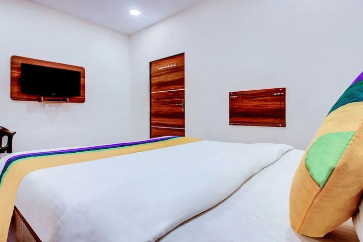 Room 3 of 10