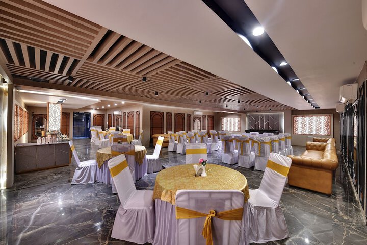 Ballroom/Hall 24 of 31