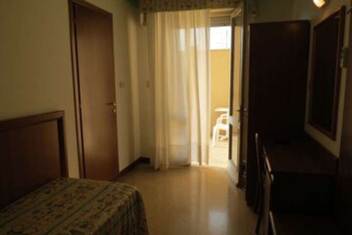 Room 35 of 47