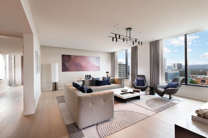 Lounge 78 of 95