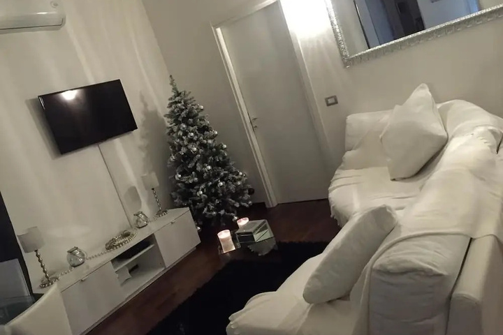 Room 2 of 11