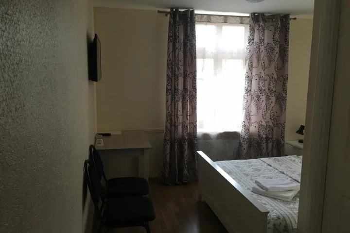Room 5 of 10