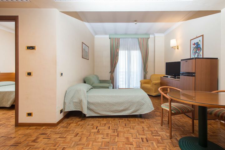 Room 25 of 47
