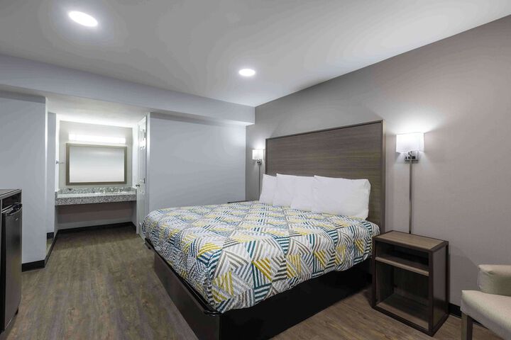 Room 5 of 19