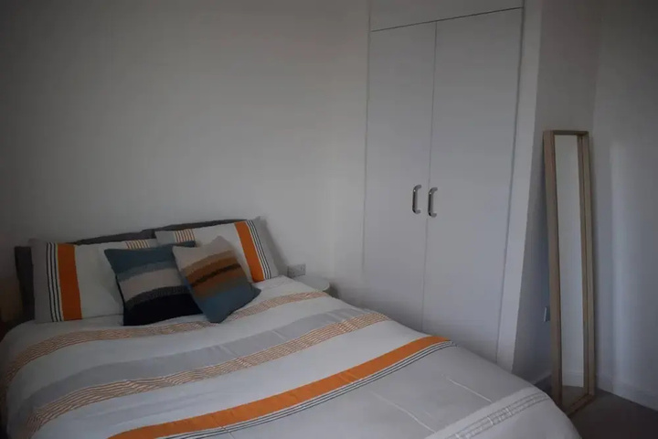 Room 2 of 11